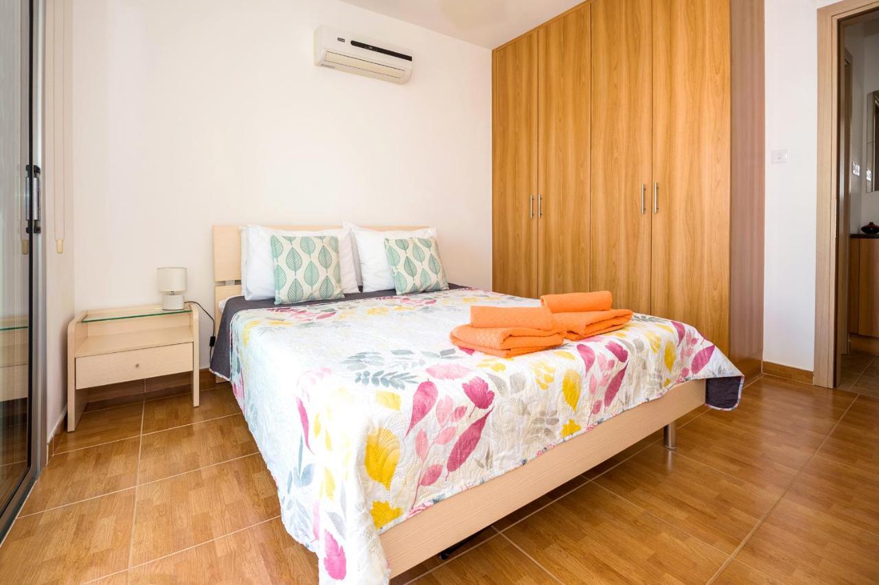 Seabreeze Apartment 200M Away From The Sea พาราลิมนี ภายนอก รูปภาพ
