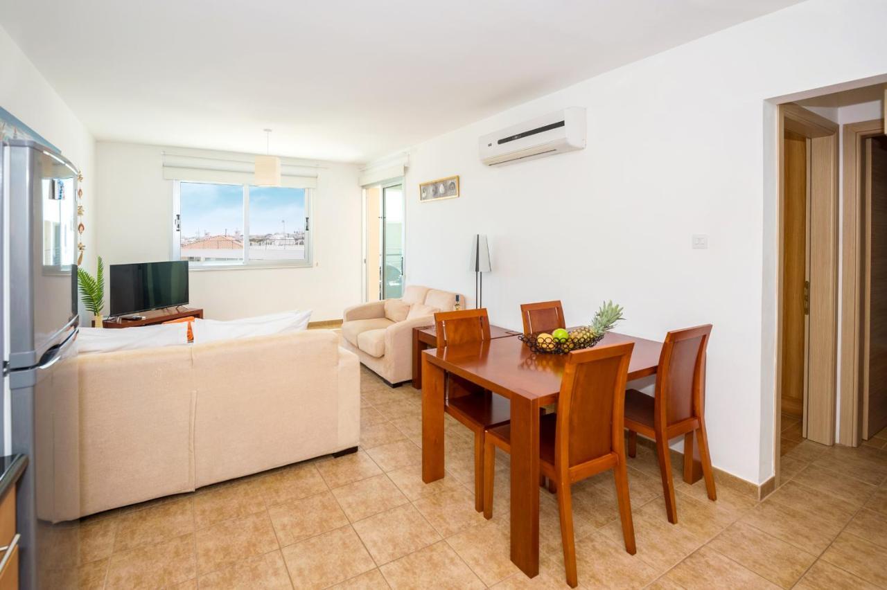Seabreeze Apartment 200M Away From The Sea พาราลิมนี ภายนอก รูปภาพ