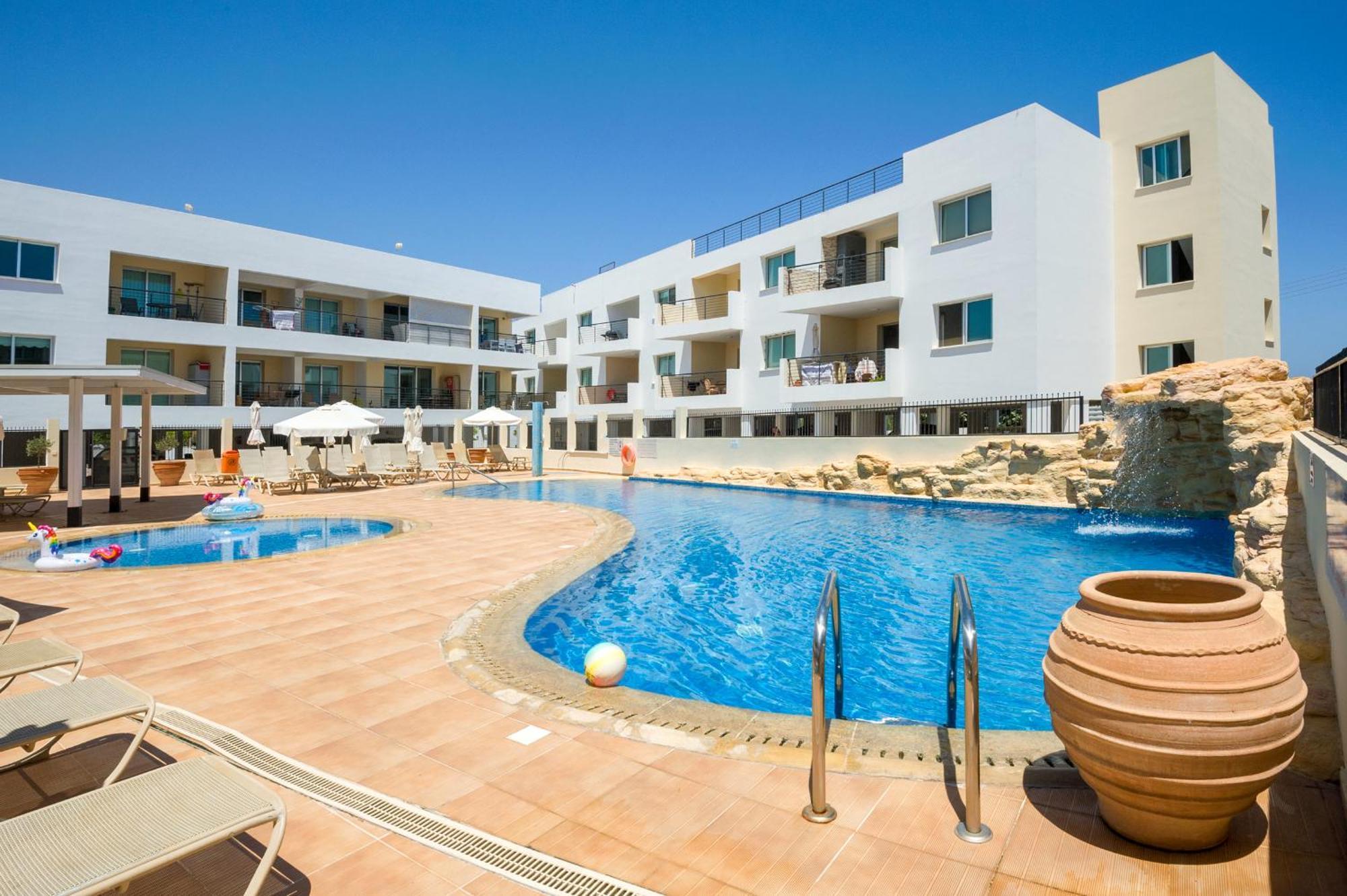 Seabreeze Apartment 200M Away From The Sea พาราลิมนี ภายนอก รูปภาพ